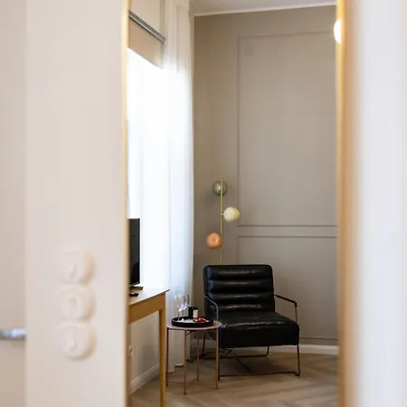 Elegant Ada Johanna Apartment, Close To The Centre And