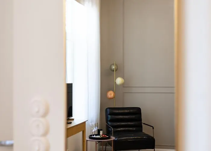 Elegant Ada Johanna Apartment, Close To The Centre And