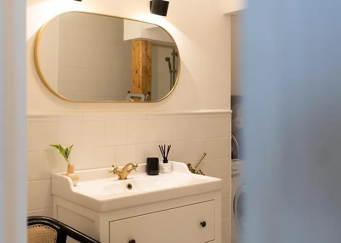 Elegant Ada Johanna Apartment, Close To The Centre And